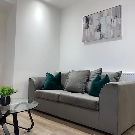 Roomotel - Broadoaks Apartments Solihull Esterno foto