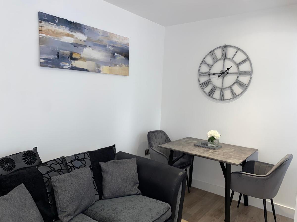 Roomotel - Broadoaks Apartments Solihull Esterno foto