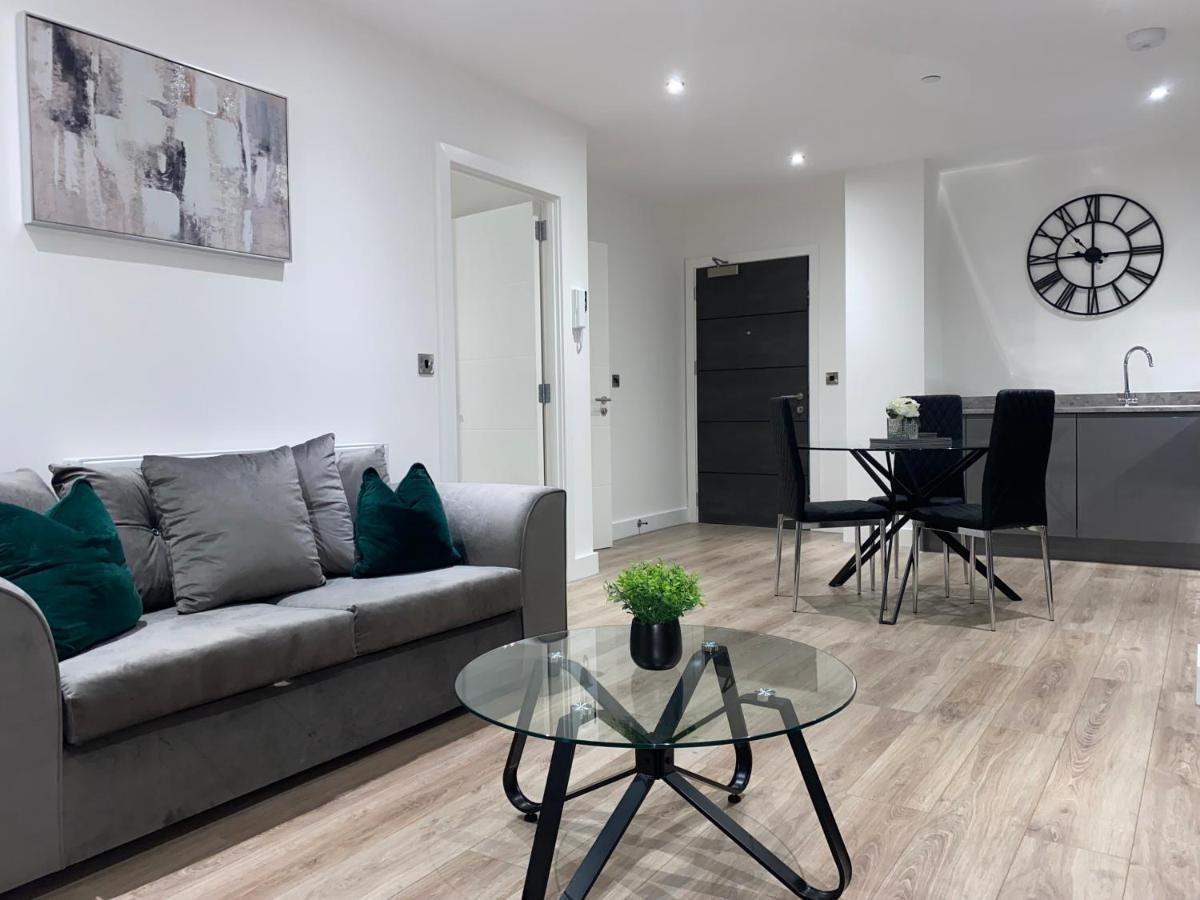 Roomotel - Broadoaks Apartments Solihull Esterno foto