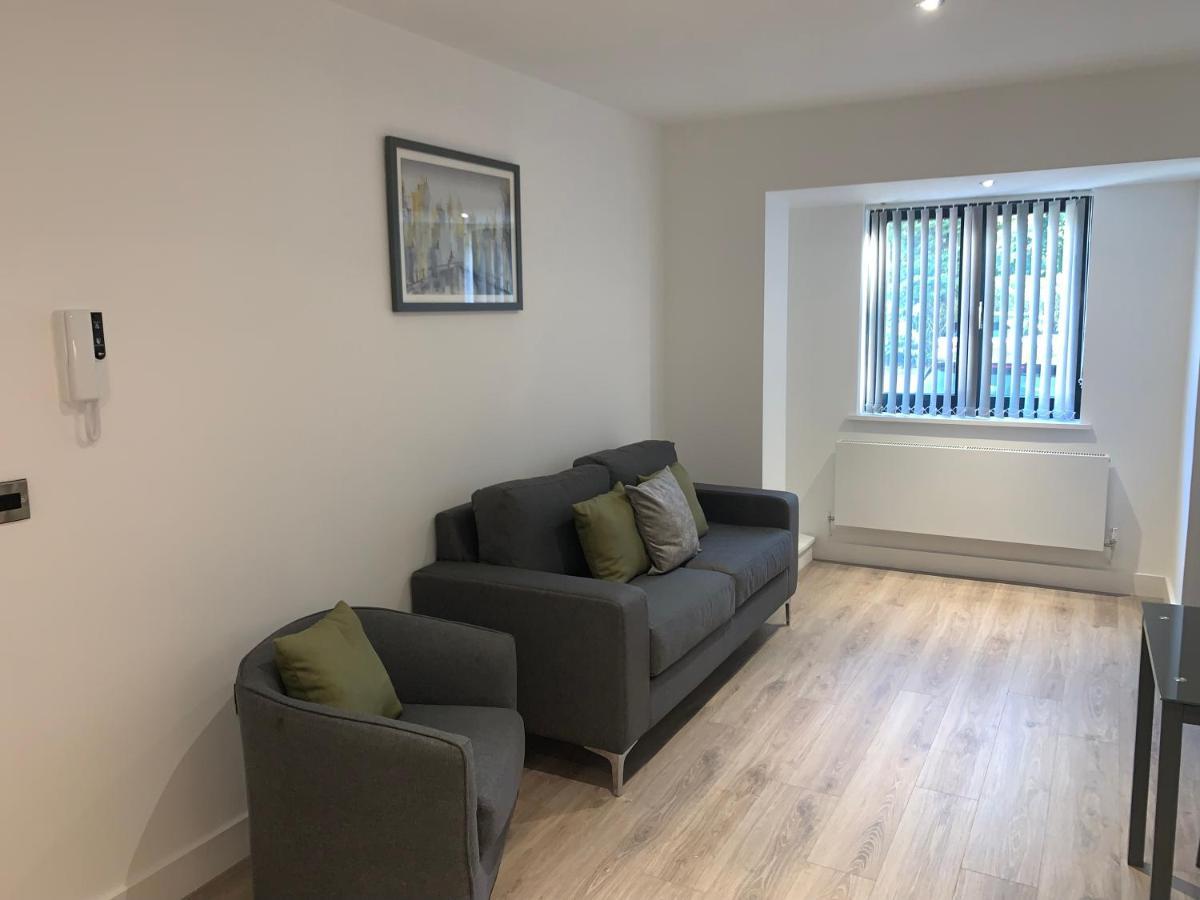 Roomotel - Broadoaks Apartments Solihull Esterno foto