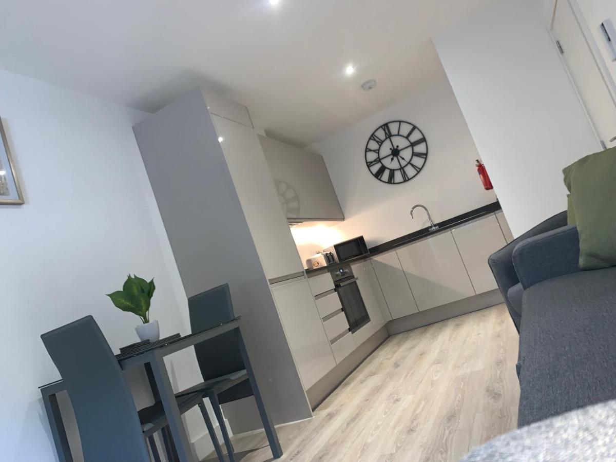 Roomotel - Broadoaks Apartments Solihull Esterno foto
