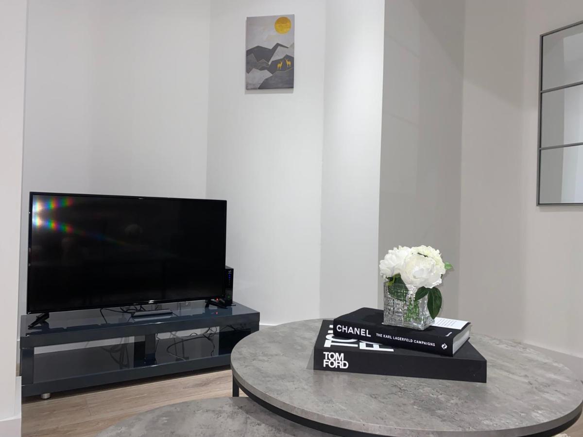 Roomotel - Broadoaks Apartments Solihull Esterno foto