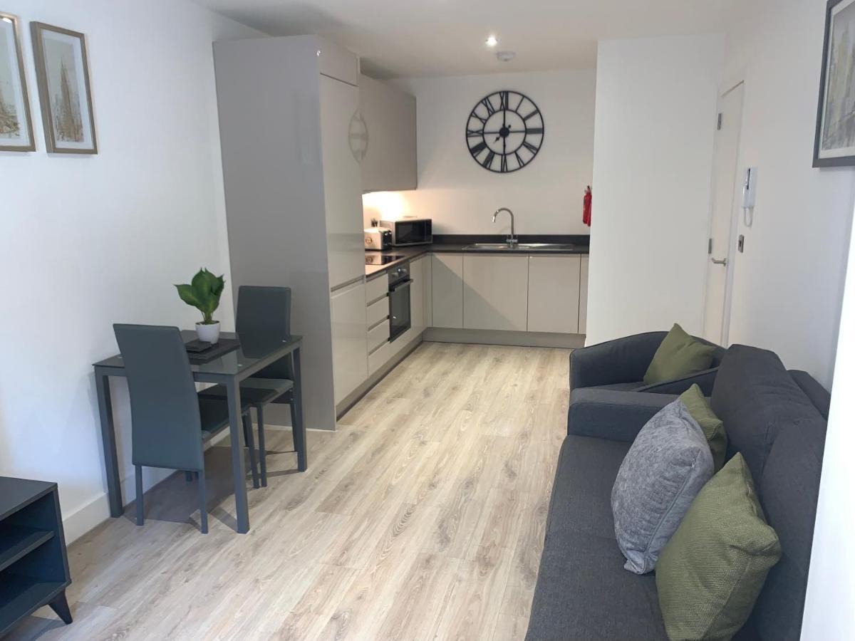 Roomotel - Broadoaks Apartments Solihull Esterno foto