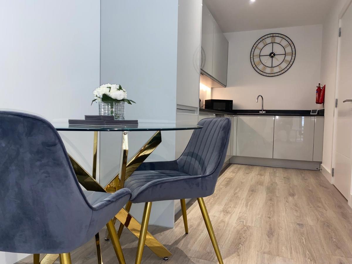 Roomotel - Broadoaks Apartments Solihull Esterno foto