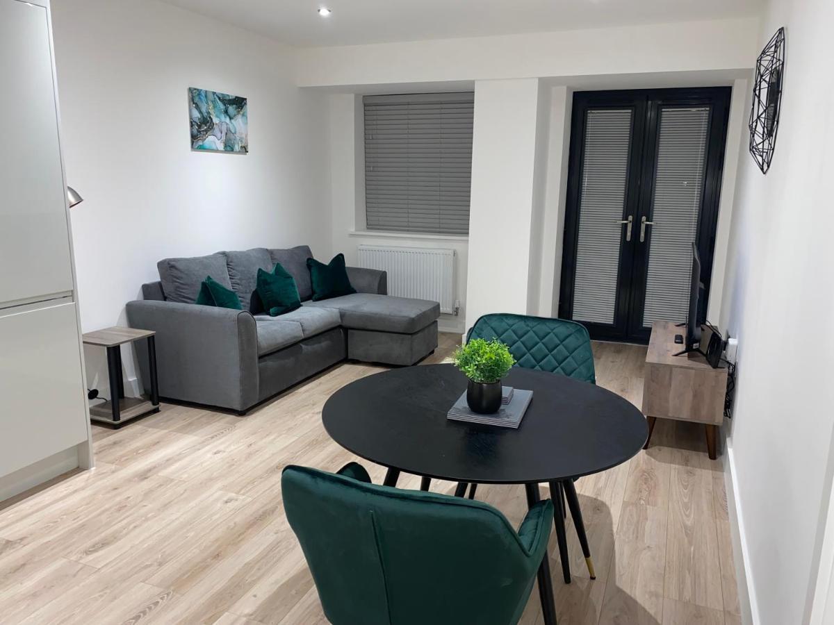 Roomotel - Broadoaks Apartments Solihull Esterno foto