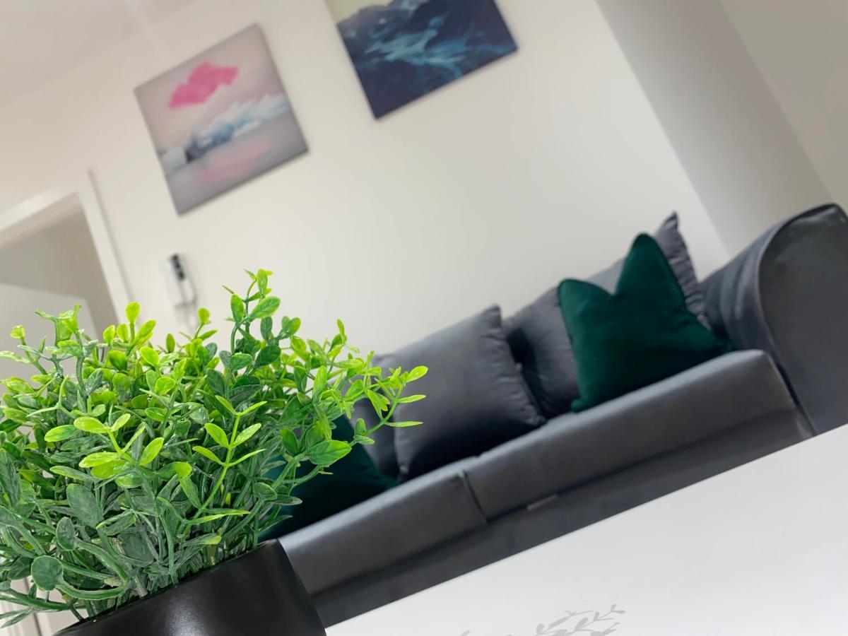 Roomotel - Broadoaks Apartments Solihull Esterno foto