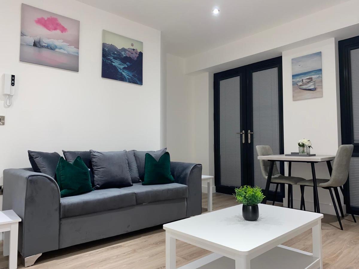 Roomotel - Broadoaks Apartments Solihull Esterno foto